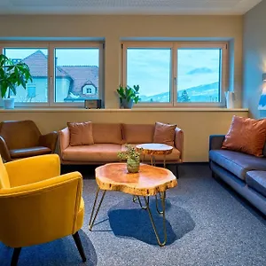 Charmante Fuer 2 Personen In Zentrumsnaehe X Privater Parkplatz X Hochwertige Coworking-arbeitsplaetze Im Haus Appartamento Innsbruck